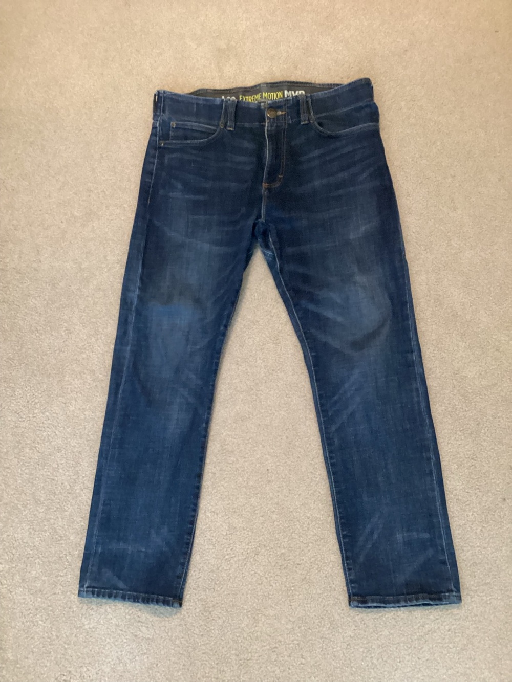 Lee Extreme Motion MVP Men's 36x29 Slim Fit Straight Leg Blue Jeans